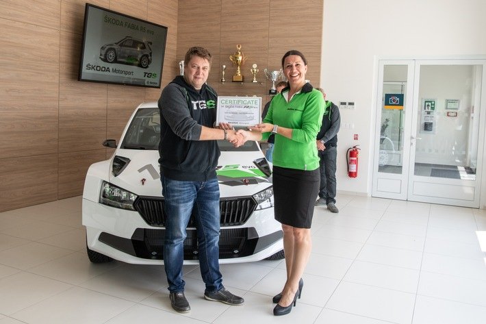 SKODA Motorsport beginnt mit der Auslieferung des neuen SKODA FABIA R5 evo