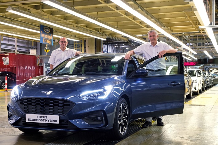 Serienstart in Saarlouis: Ford Focus EcoBoost Hybrid läuft vom Band