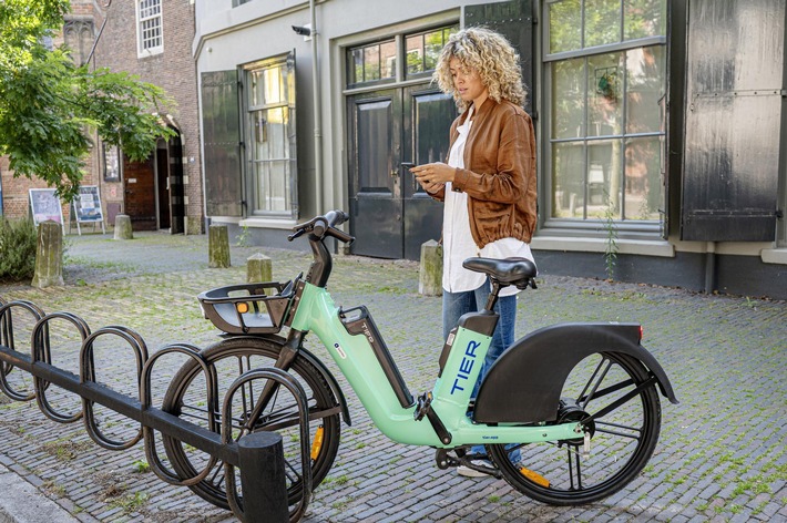 FREE NOW integriert E-Bikes von TIER in Hamburg